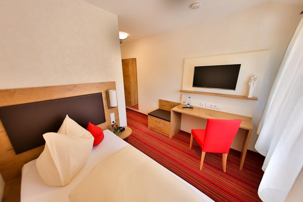 Hotel Ochsen Ammerbuch Номер фото